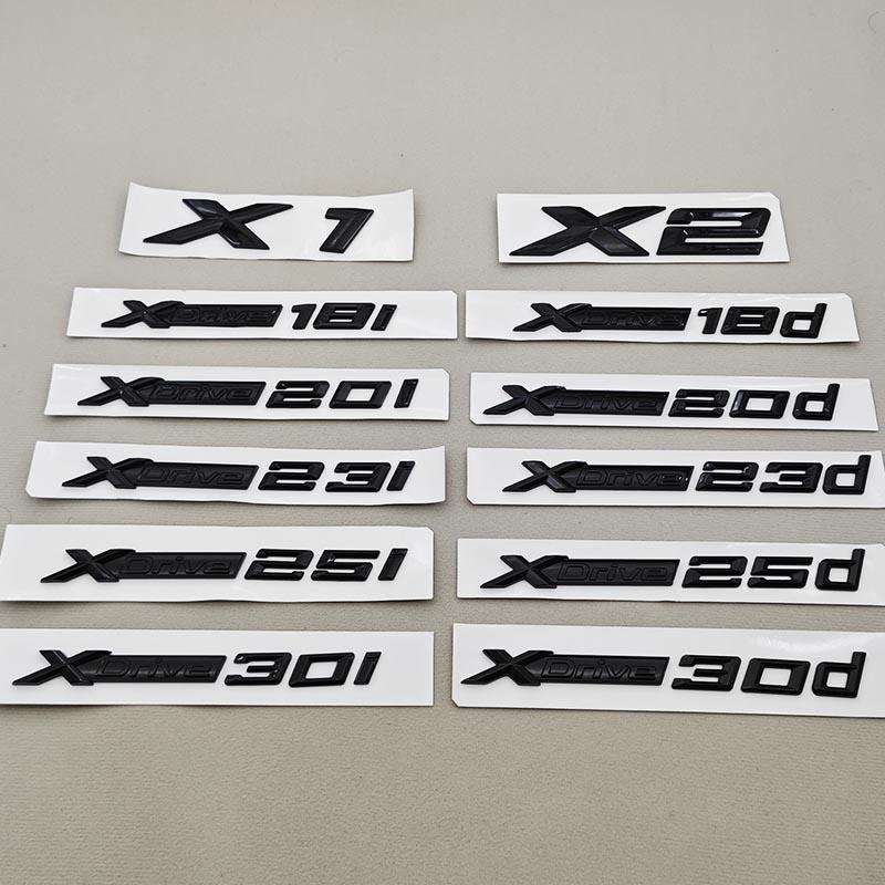 3D ABS Autoaufkleber Logo X1 X2 XDrive20d Heckklappen-Emblem Kotflügel Seiten-Emblem Für BMW Xdrive X1 X2 X3 320d 320i E84 F48 F39 U10 uq2