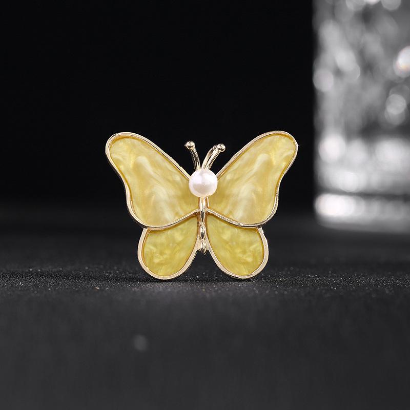 White Butterfly Brooch, Elegant Mother-of-Pearl Pearl Pin, Anti-Wardrobe Malfunction Corsage.