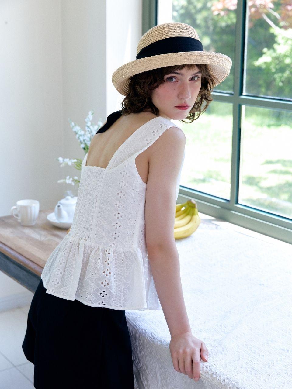 Fabric Seoul Punching Sleeveless Lace Blouse_White White/Free