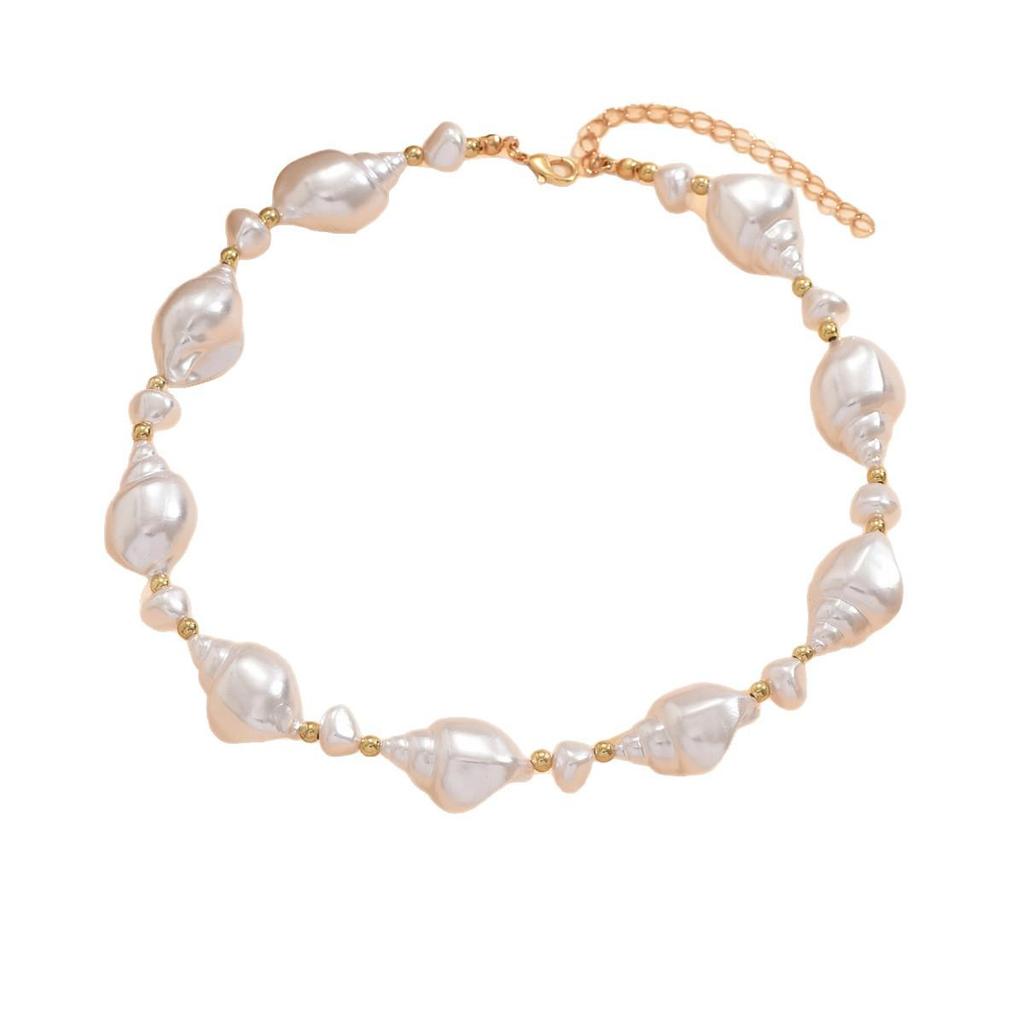 French Retro Faux Pearl Clavicle Necklace: Classic, Irregular Design for Women