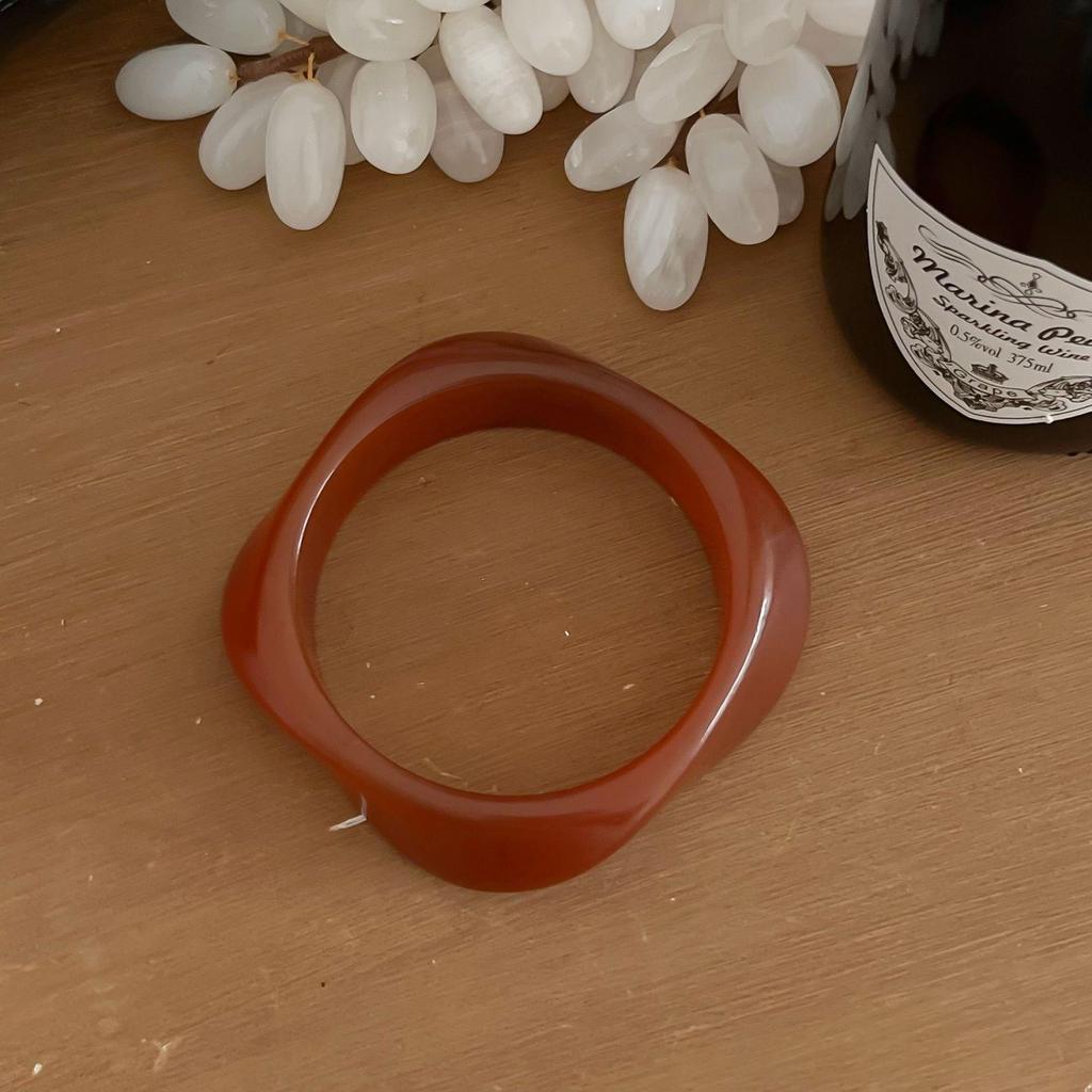Retro Macaron Color Bangle: Stylish Women's Fashion Bracelet with Unique Niche Design
