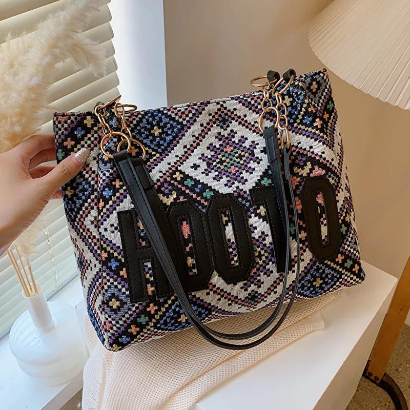 WTEMPO Large Capacity Ethnic Style Canvas Bags Women Trendy Commuting Tote Bags Contrast Color Chain Single Shoulder Handbags