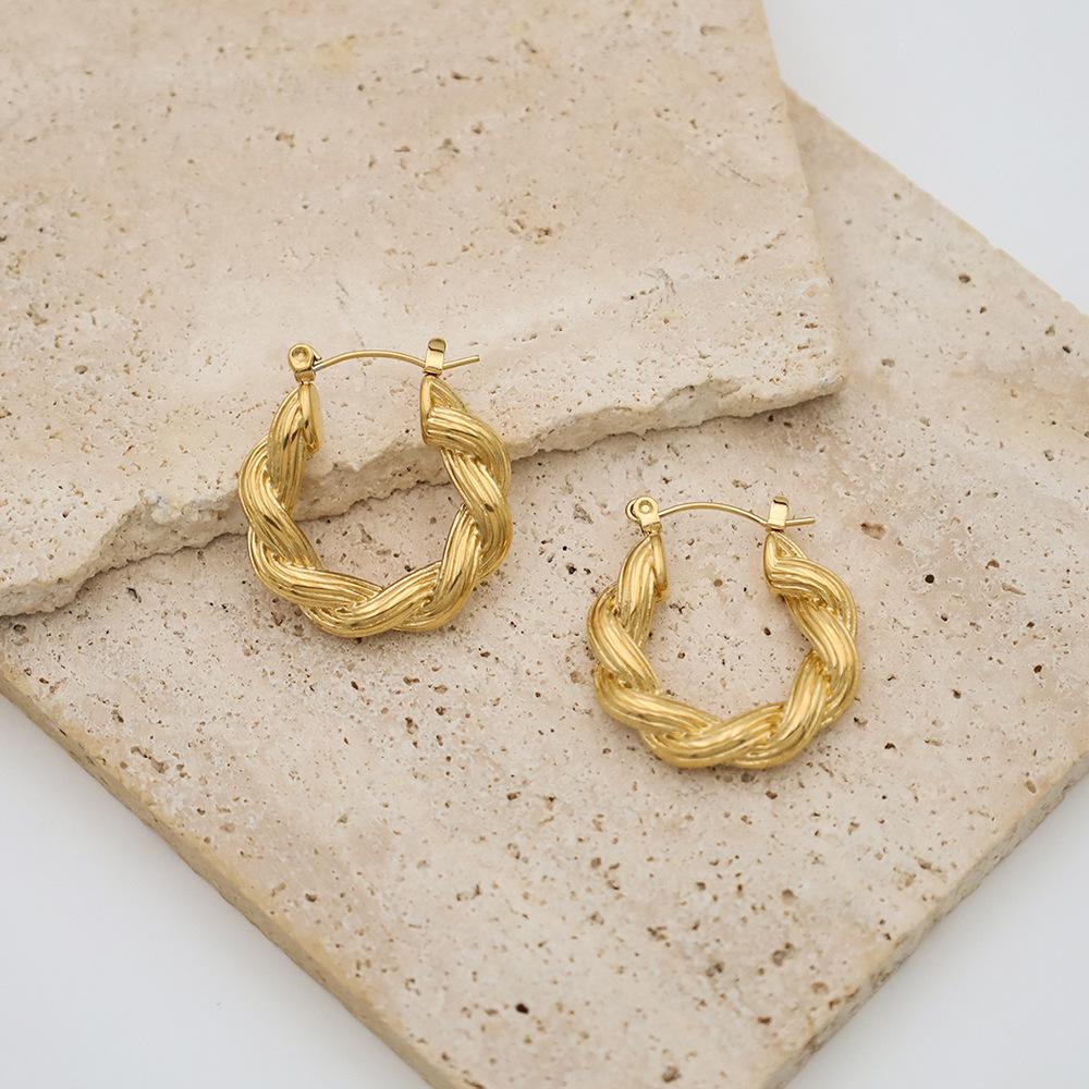 Accessories French Light Luxury Geometric Titanium Steel Ear Buckle Women'S Niche Personality 18K Gold Twist Earrings, High Sense