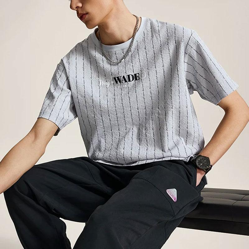 Li-Ning Wade Series Vertical Stripe Letter Print Loose Woven Sports Short Sleeve Drop Shoulder T-Shirt Men Tops Mist-Grey ATSU347-6