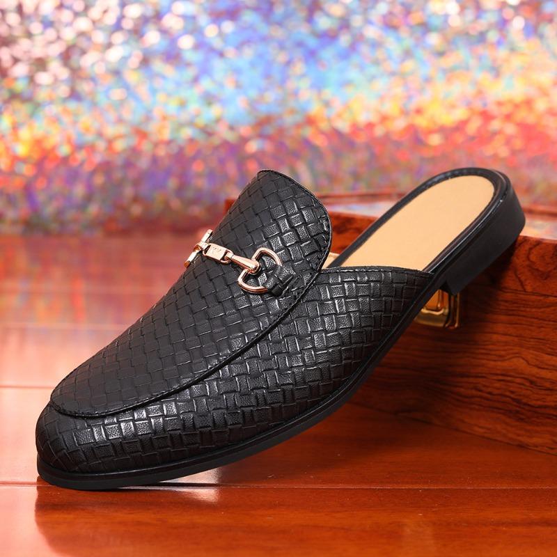 Slippers men's bags and embroidered bag heads wear sandals when they go out, and men's loafers with one foot.