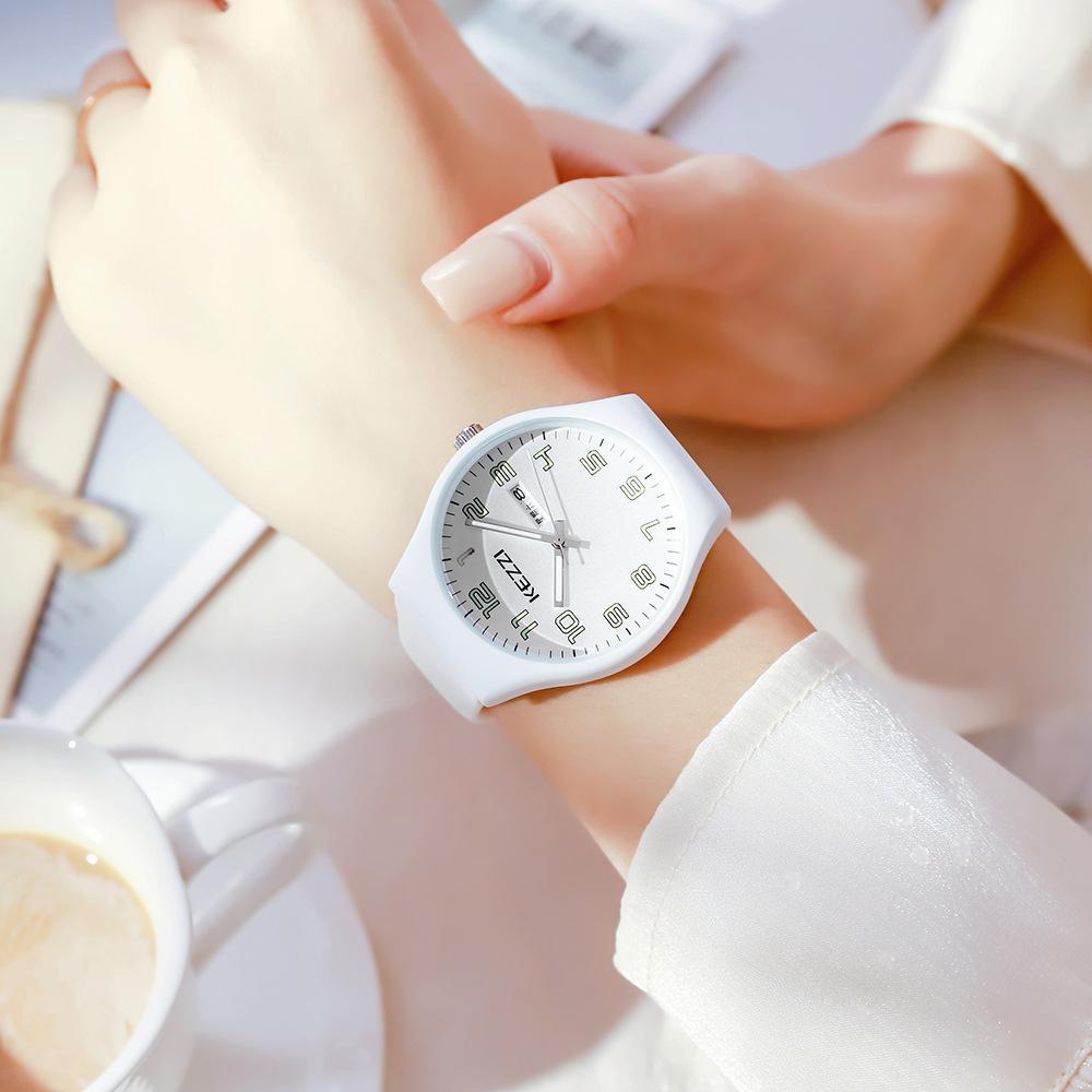 

Силиконовые часы для женщин, модные женские кварцевые часы, небольшой свежий силиконовый ремешок, водонепроницаемые парные часы для женщин