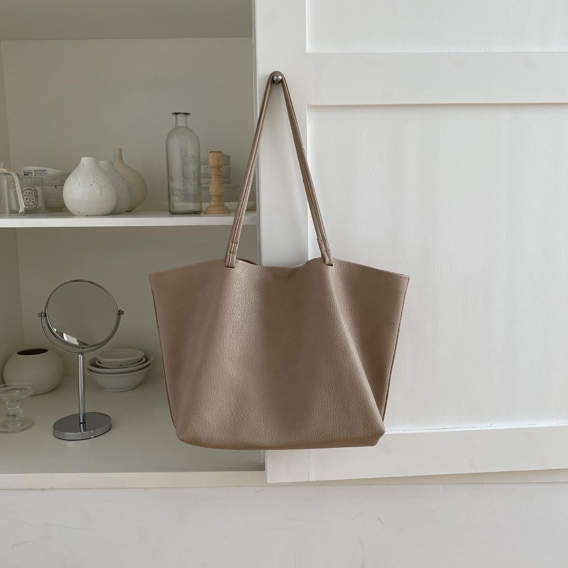 

Korean Classic Casual Versatile Simple Soft Leather Tote Bag with High-end Feel, Large Capacity Handheld Commuting Women s Shoulder Bag абрикосовий