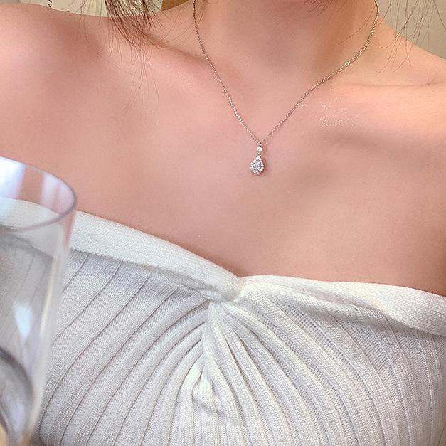 Temperament water drop zircon pendant necklace women's light luxury niche high-end design clavicle chain new neck chain