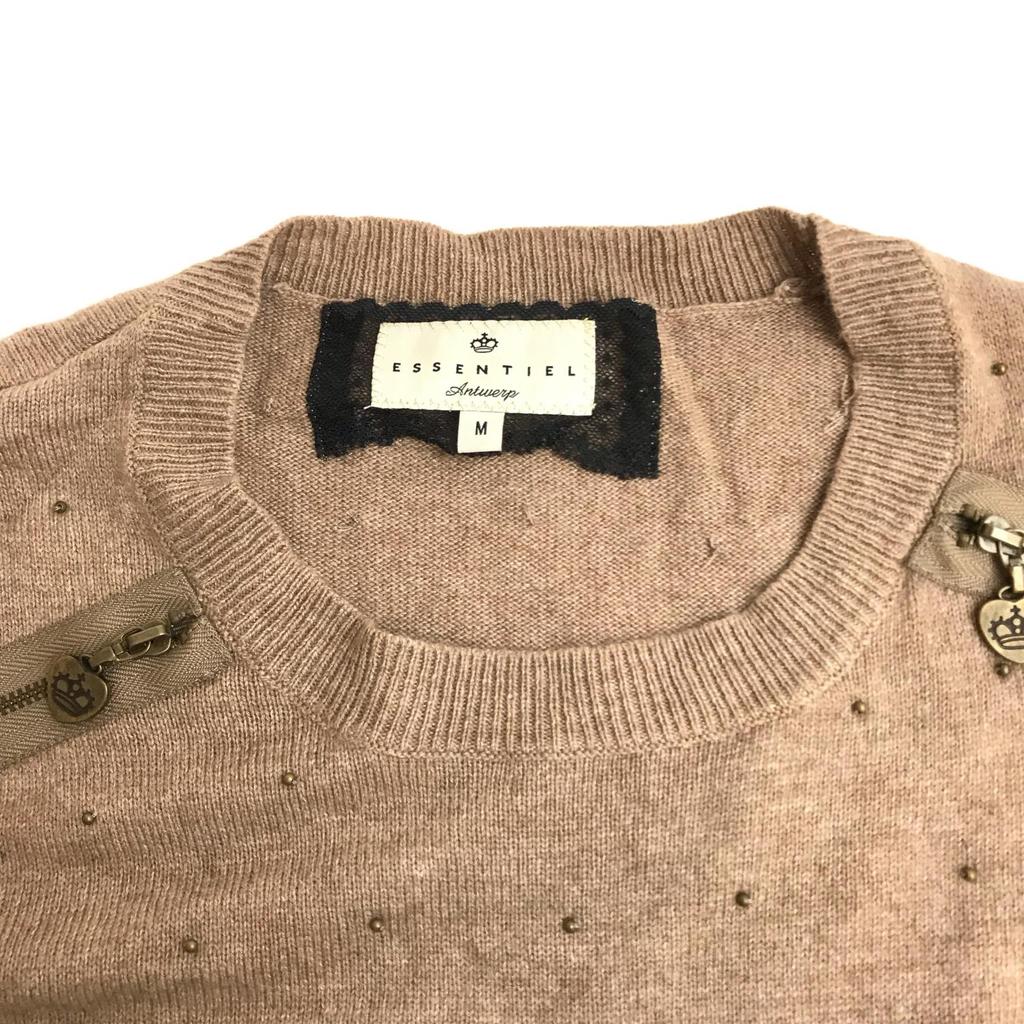 Essentiel Antwerp Strickkleid mit kurzen Ärmeln, Schulterreißverschluss und Perlen(GEBRAUCHT)