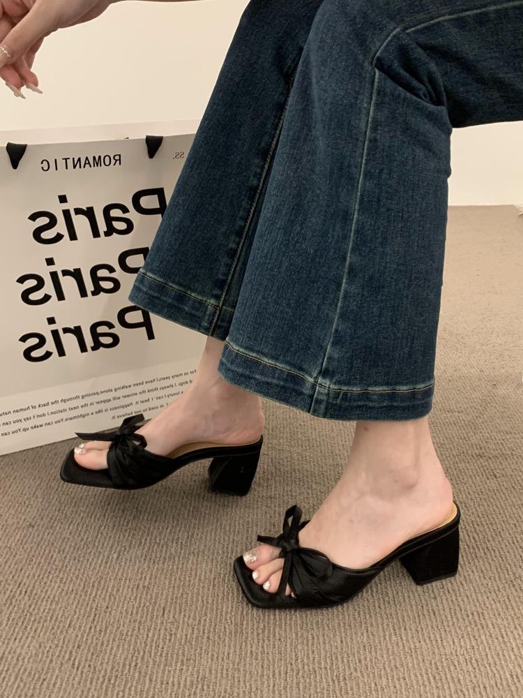 

French high-end satin bow thick heel cool slippers women s wear 2025 new summer open-toed high heels 39 чорний