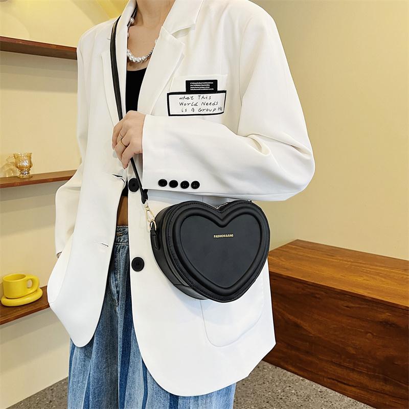 Solid Color Pu Leather Shoulder Bags Heart Shape Crossbody Bags For Women Fashion Compact Handbags And Purse Premium