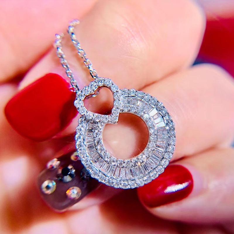 Heart Round Luxury Diamond Pendant Necklace: Elegant Versatile Design for Women