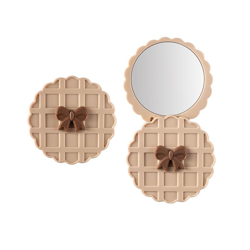 

1PCS Compact Waffle-Texture Double-Sided Makeup Mirror – Portable Pocket Beauty Tool for Personal and Party Use бежевий