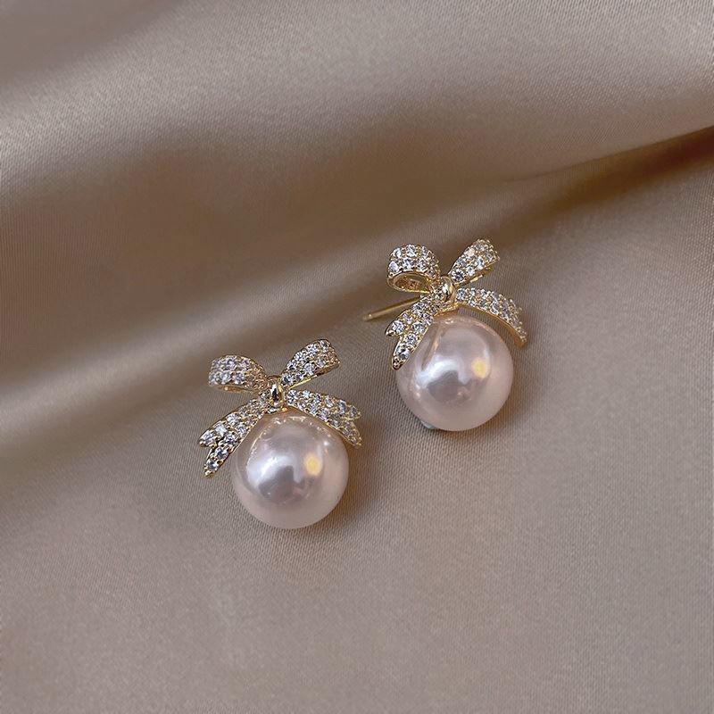 2024 High-End Pearl Stud Earrings: French Light Luxury Style for Women
