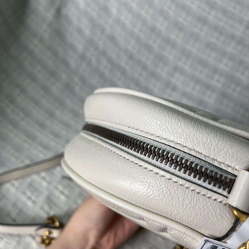 [Pre-Owned] GG Marmont Series Logo Quilted Chain Leather Mini Round Bag - Very Good #M26P7Q