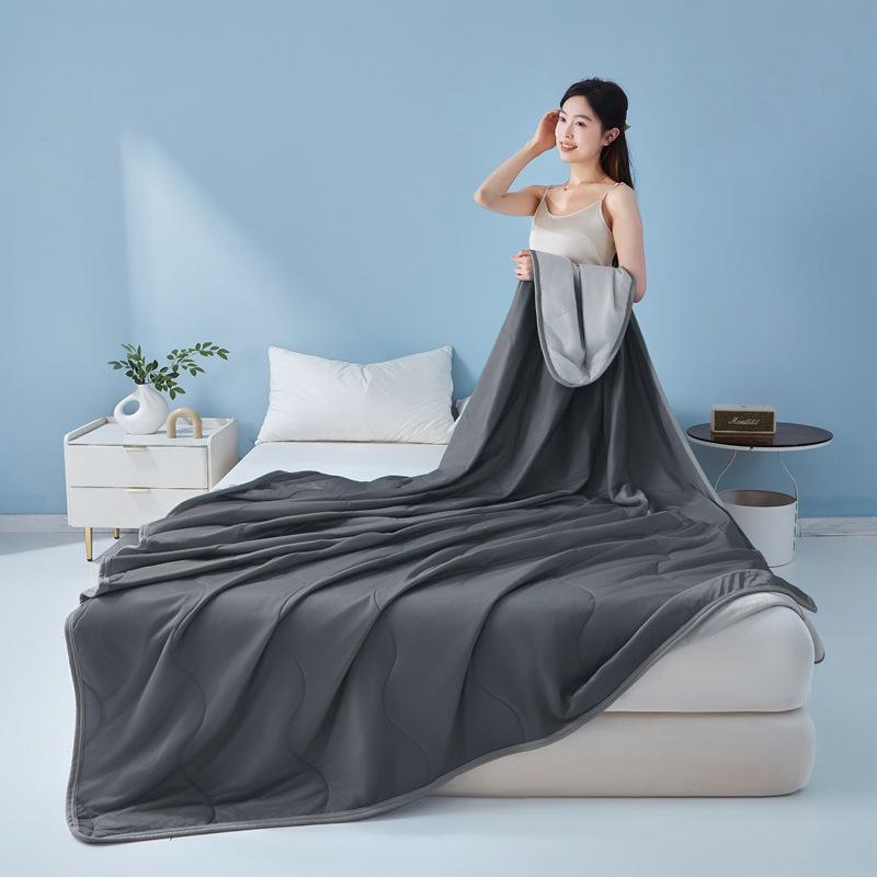 

Class A Cooling Silk Summer Quilt - Solid Color, Machine Washable, Thin & Lightweight for Air Conditioning 100 x 150 cm