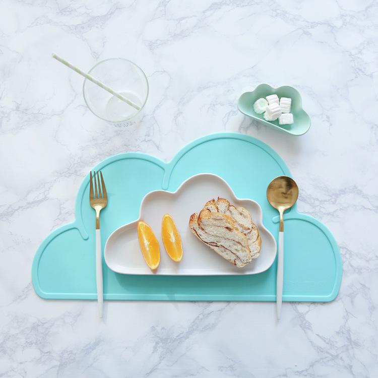 Nordisches Kinder-Tischset und Esstablett aus Silikon in Wolkenform