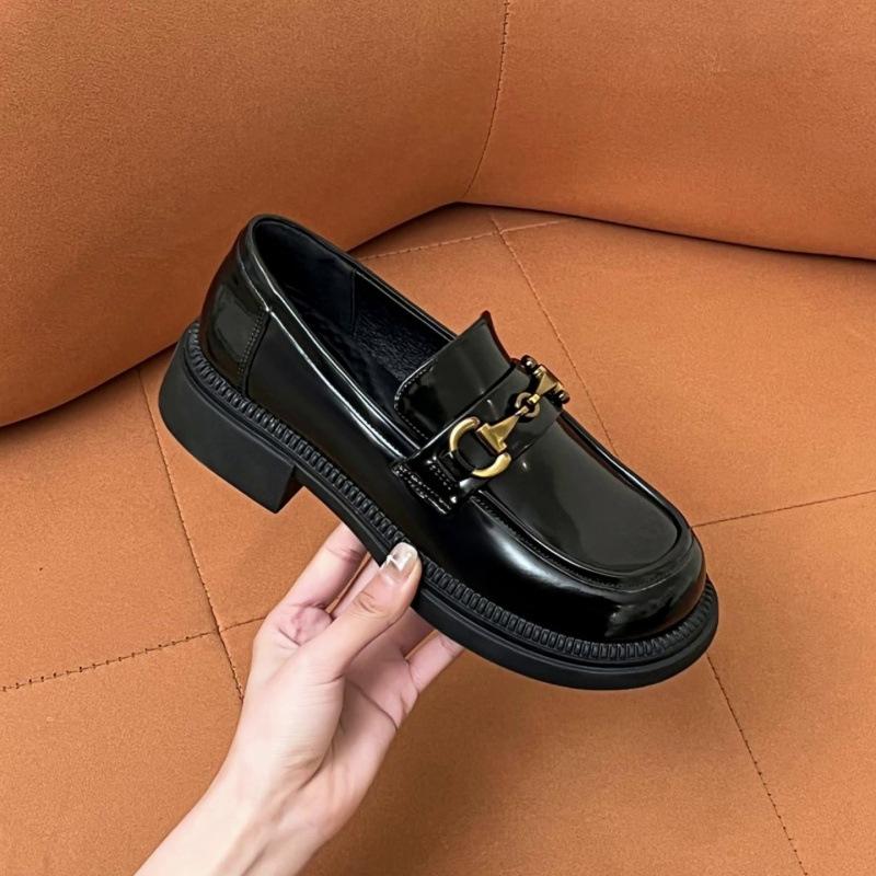 Horse buckle small leather shoes women's spring 2025 new one-pedal British style single shoes soft leather flat loafers women