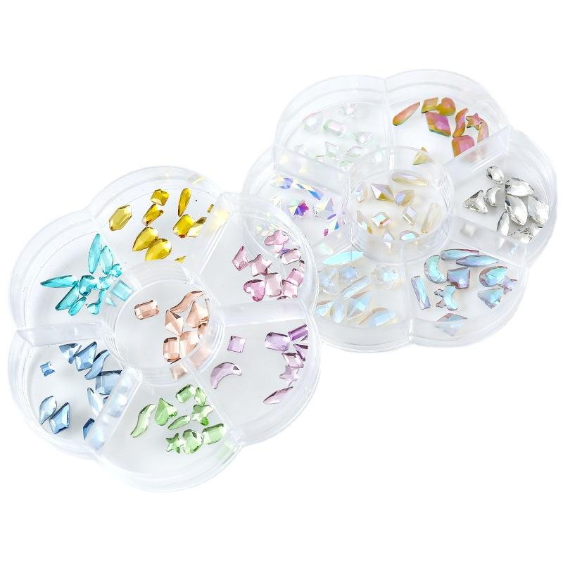 7-Gitter Nail Art Diamanten Set, Blütenblattbox, Aurora Farbe, Flachboden Diamanten in Sonderform, Gemischte Kristall Diamant Dekoration.