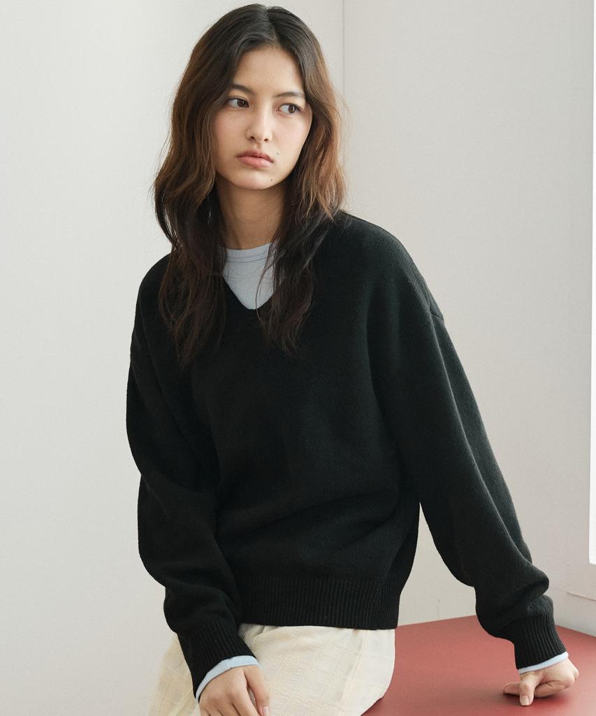 Banwonateullie Kn4290 Essential V-Neck Knit_Black