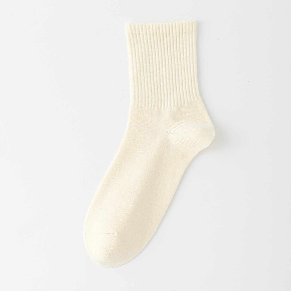 

Silk-silk and wool socks for men - mid-length winter socks made of sheep s wool. Soft and warm, perfect for the winter season. 1 pair білий