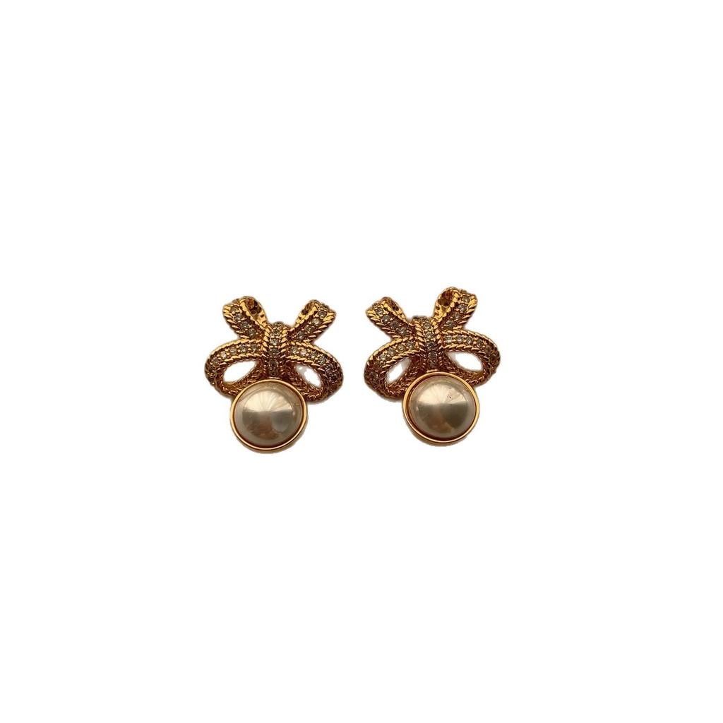 Romantic Bow Inlaid Rhinestone Pearl Stud Earrings Retro Elegant Exquisite Three-Dimensional Niche Earrings