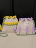 Handgefertigte Wollstrickblume Kordelzugtasche Mini Umhängetasche für den täglichen Gebrauch