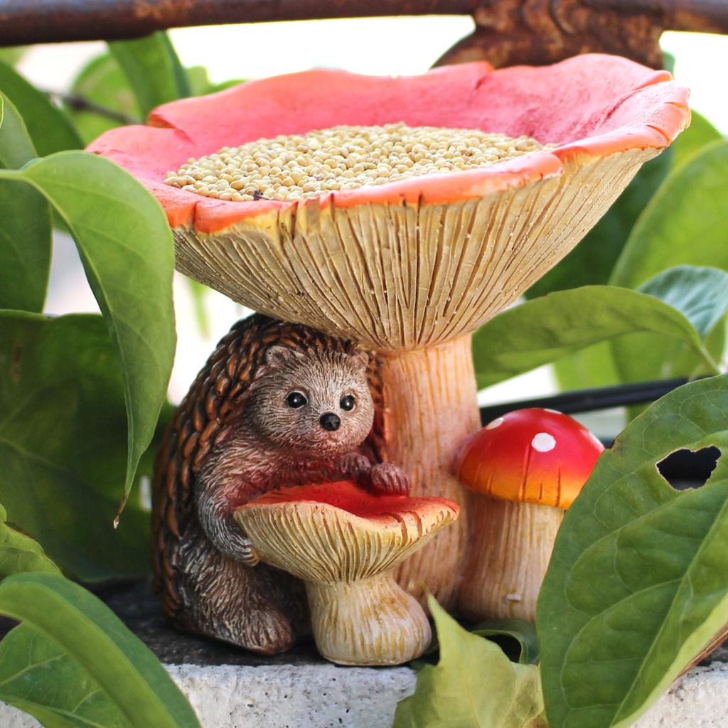 Hedgehog mushroom bird feeder, resin, realistic mushroom hedgehog feeding trough, outdoor, garden courtyard, lawn decoration