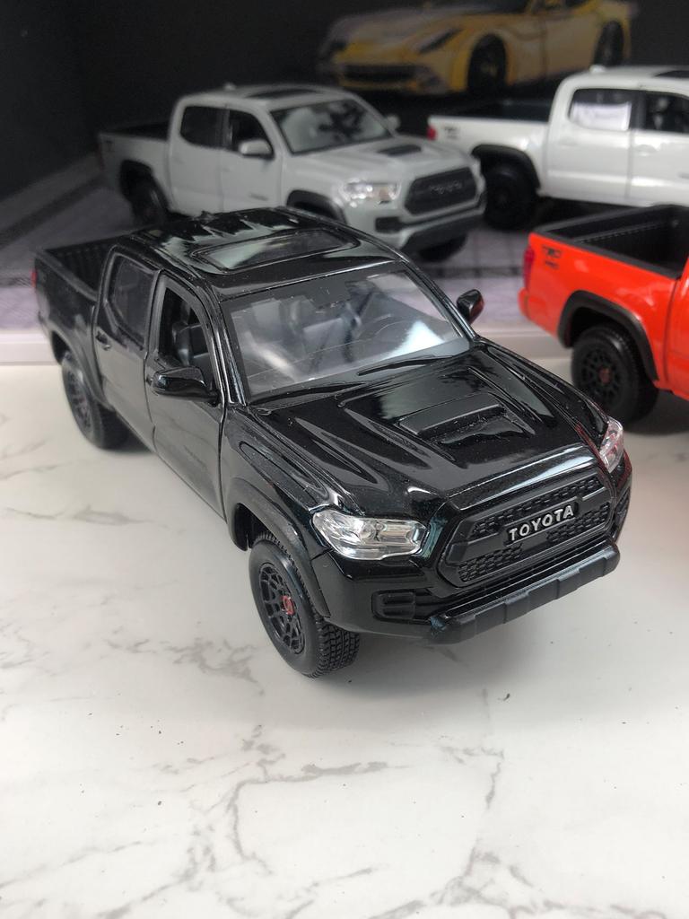 DTEZTU1 Maisto 1:27 Toyota Tacoma TRD Pro 2023 Car Model, Zinc Alloy Metal Decoration, Collectible Gift Car