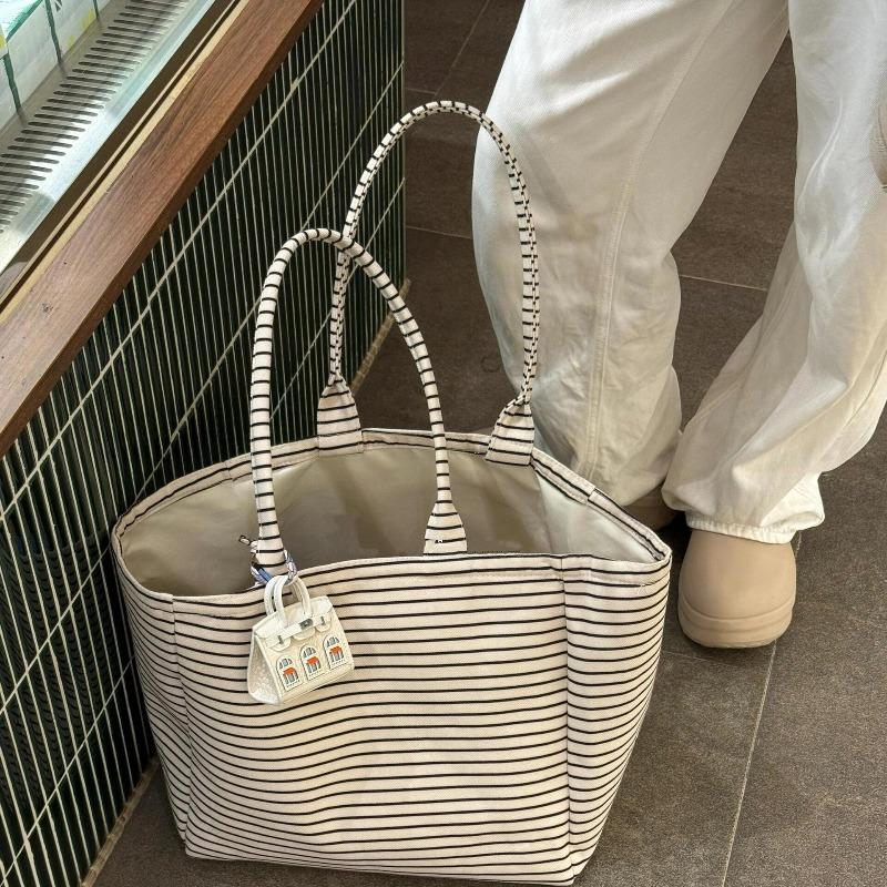 Lazy wind stripes contrasting colors, small fresh canvas bag, large-capacity class commuting, high-value shoulder tote bag