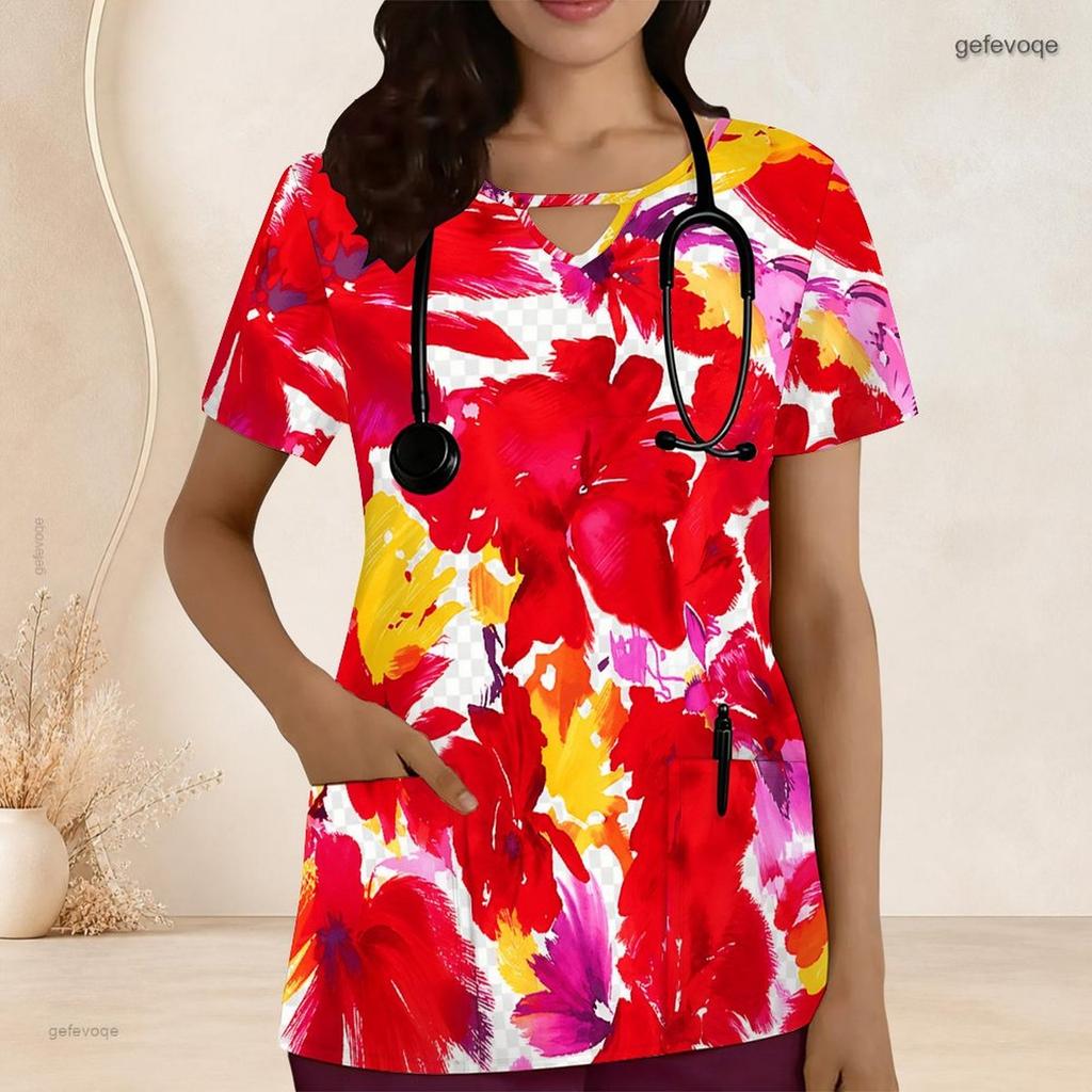 Top de uniforme rosa floral para mujer de talla grande, cuello con ojo de cerradura, manga corta, con bolsillos delanteros