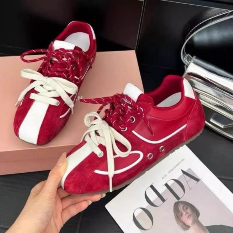 

Inner height increase of 6 cm Low heel strap flat bottom round head Rubber deep mouth 35 червоний