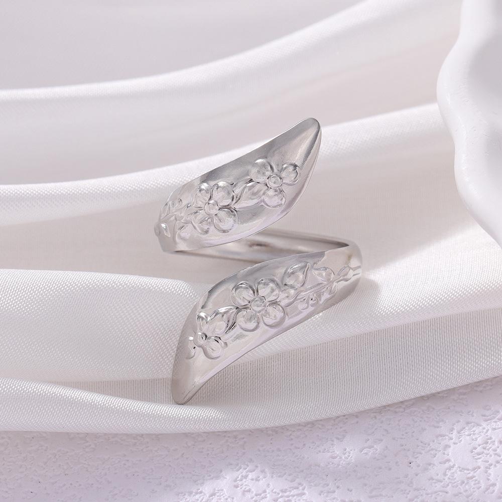 Exaggerated Leaf Design Adjustable Ring in Real Gold-Plated Stainless Steel for Women