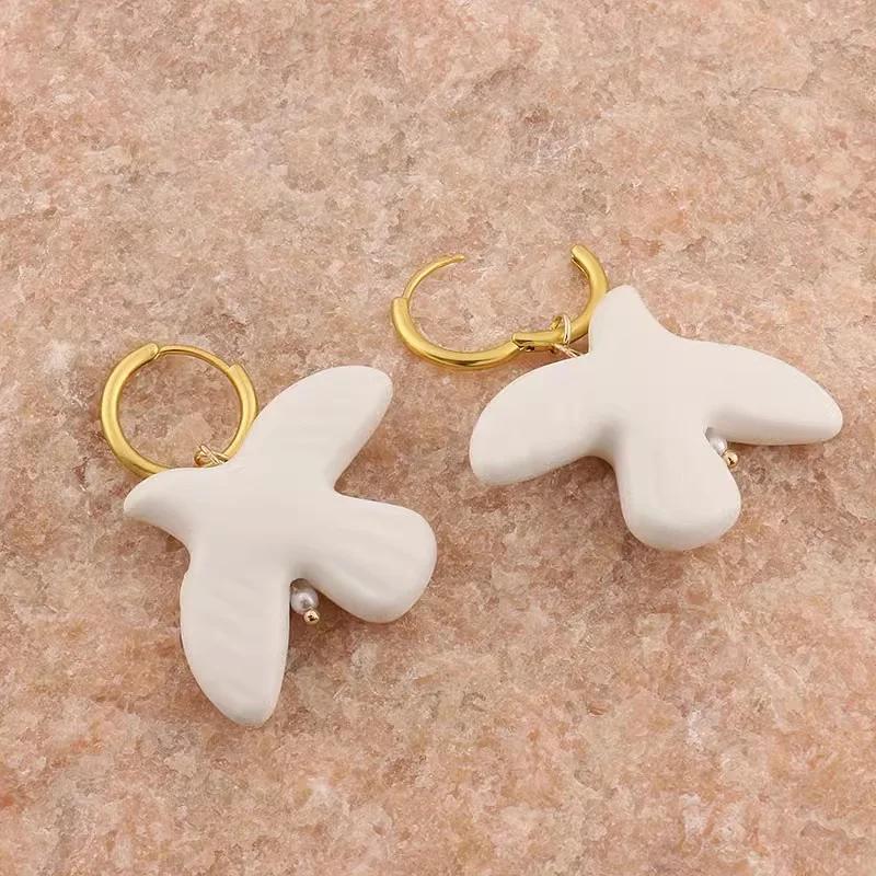 Metal Geometric Round Ear Hoop White Peace Dove Earrings for Women European American Style Personality Pigeon