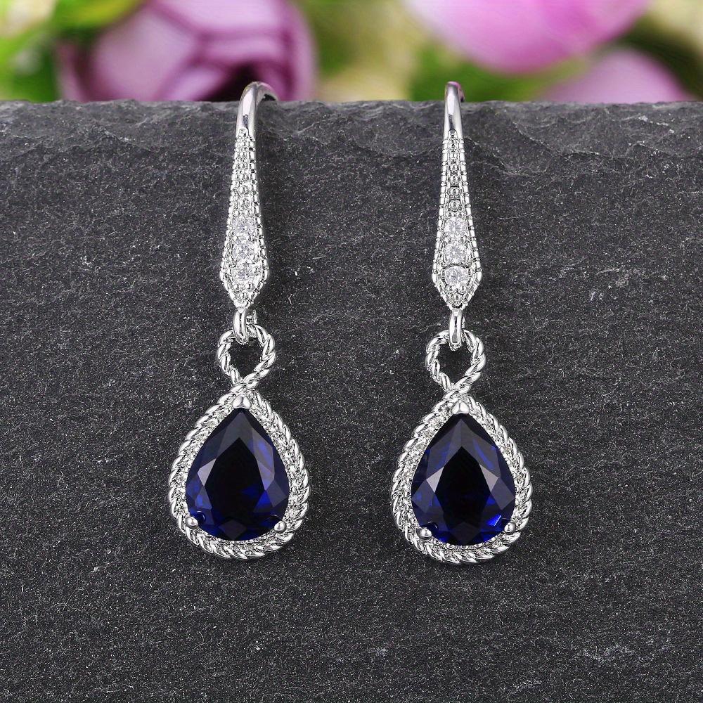 A pair of luxurious geometric elegant teardrop shaped female earrings, wedding engagement party jewelry accessories