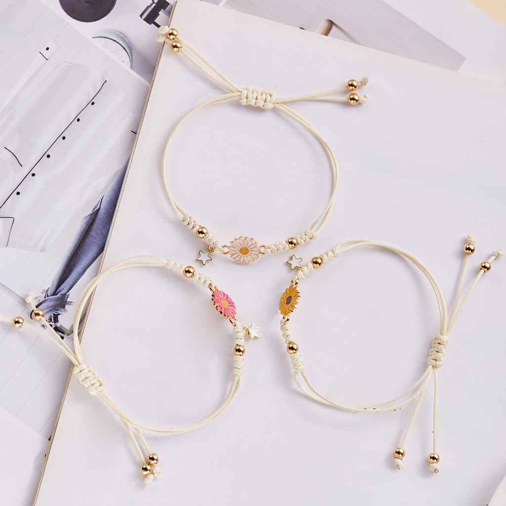 Charm Daisy Bracelet Women Bracelet Adjustable Strap Bracelet Alloy Texture Suitable for Casual and Outdoor Activities