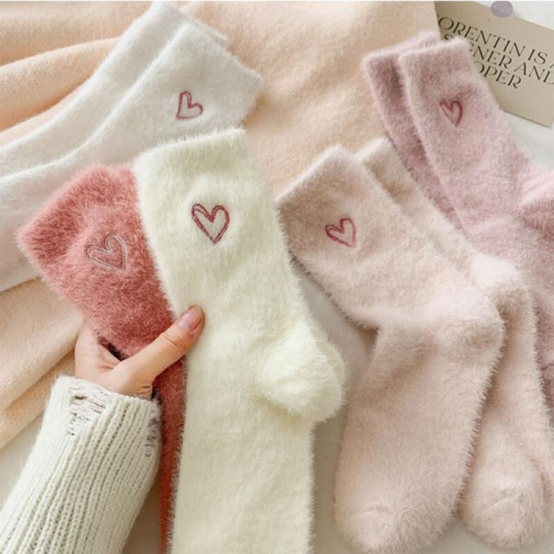 Lovely Heart Cozy Sleep Socks white