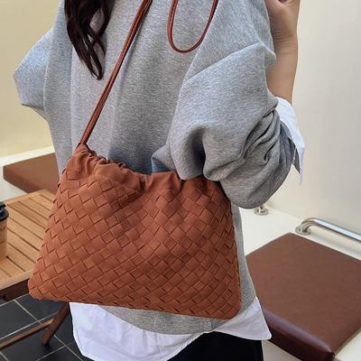 2025 Neue Retro Gewebte Müllbeutel Wolken-Tasche Damenmode Pendler Einfach und Vielseitig Weiche Seite Schulter Umhängetasche