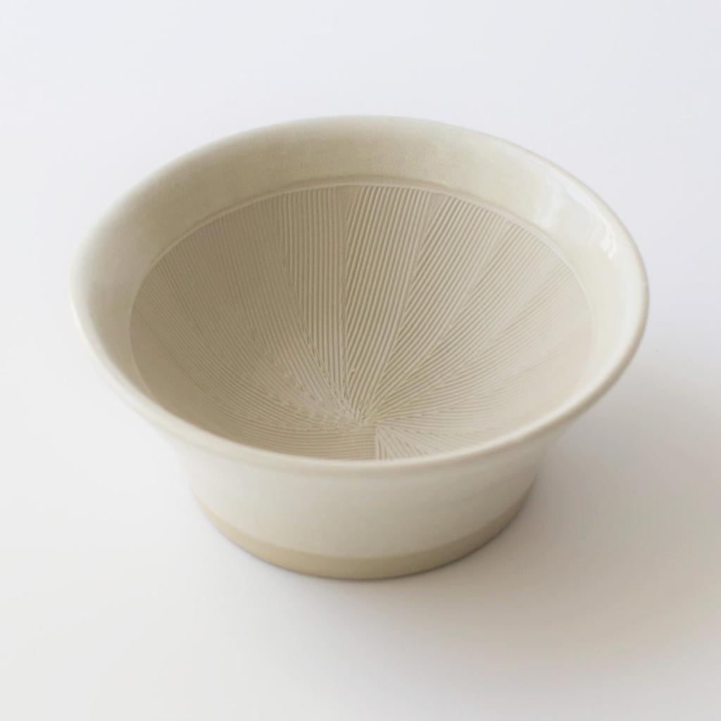 Tägliche Werkzeuge Mörser- und Stößel-Set Ein stilvoller Sesammörser mit sanfter Mahlung hergestellt in - rutschfest, Aktion, Japan, weiß.