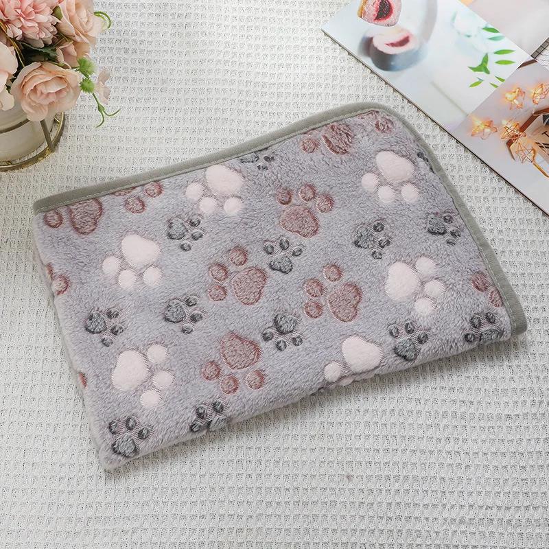 Flannel Pet Blanket Cute Dog Paw Print Blanket Pet Mat for Puppy Kitten Warm and Comfortable Blanket Suitable for Cats and Dogs