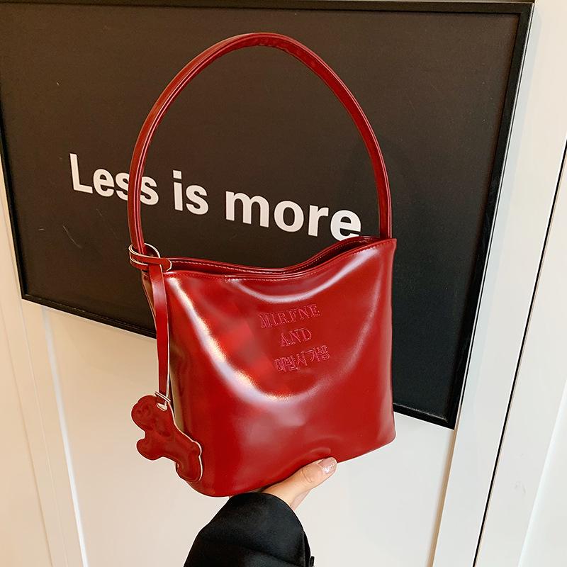 

2024 Ретро Мода Женская Сумка Большой Вместимости на Плечо и Подмышку - Трендовый Осенний Повседневный Стиль Ведро красный