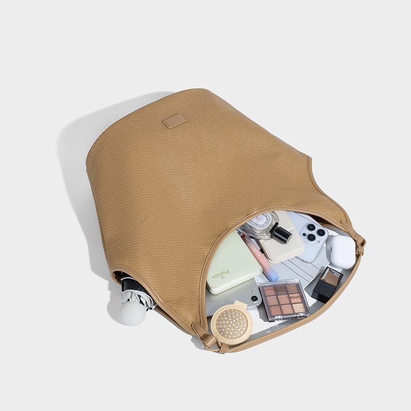Casual Large Bag for Women 2025 New Trendy Versatile Shoulder Bag Large Capacity Tote Bag for Class and Commuting