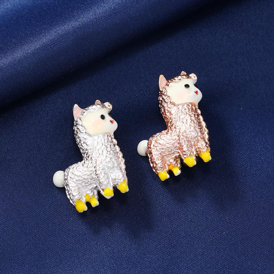 Personalized Cute Alpaca Brooch: Women's Simple Sheep Pin for Sweater Accessory