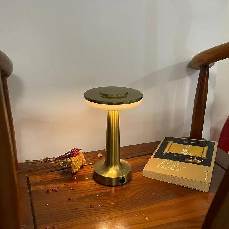 Vintage Metal Desk Lamp USB Rechargeable Portable Touch Table Lamp Bedside Night Light for Bar KTV Hotel Coffee Shop Bedroom Bar