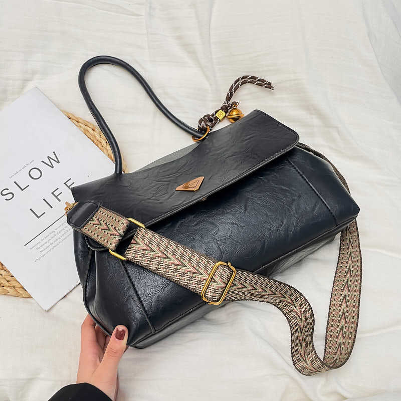 

Корейская красивая повседневная сумка-тоут для поездок на работу, новая нишевая модель зимы 2025, ленивый стиль, персонализированная портативная женская сумка Without pendant чёрный