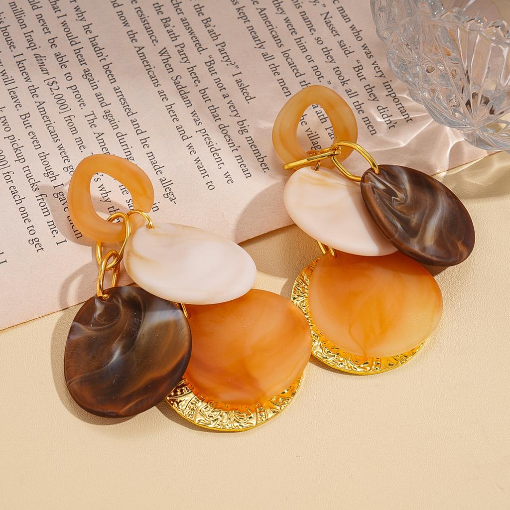 European and American coffee color geometric resin earrings, personalized versatile niche temperament earrings, light luxury high-end earrings, women