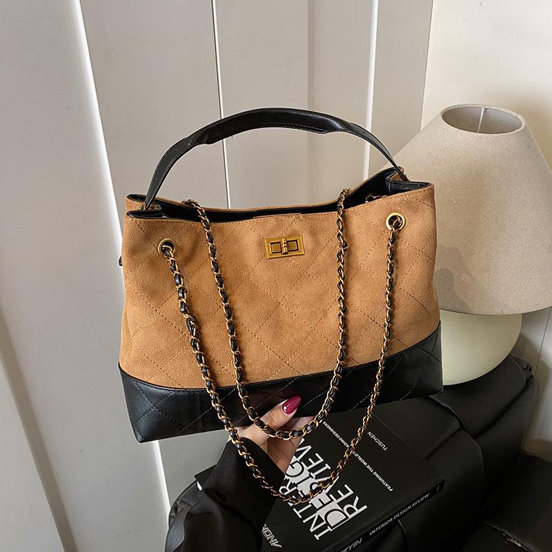 New Large-Capacity Shoulder Bag Fashionable Versatile Portable Tote Bag Commuter Retro Messenger Bag Bag Women