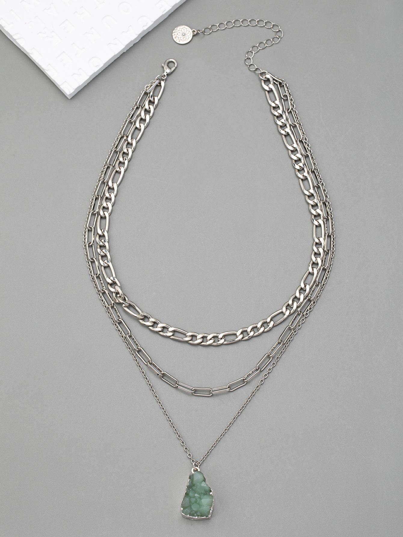 

Simple and versatile, high-end green resin pendant with multiple layers of different chains, necklace for women