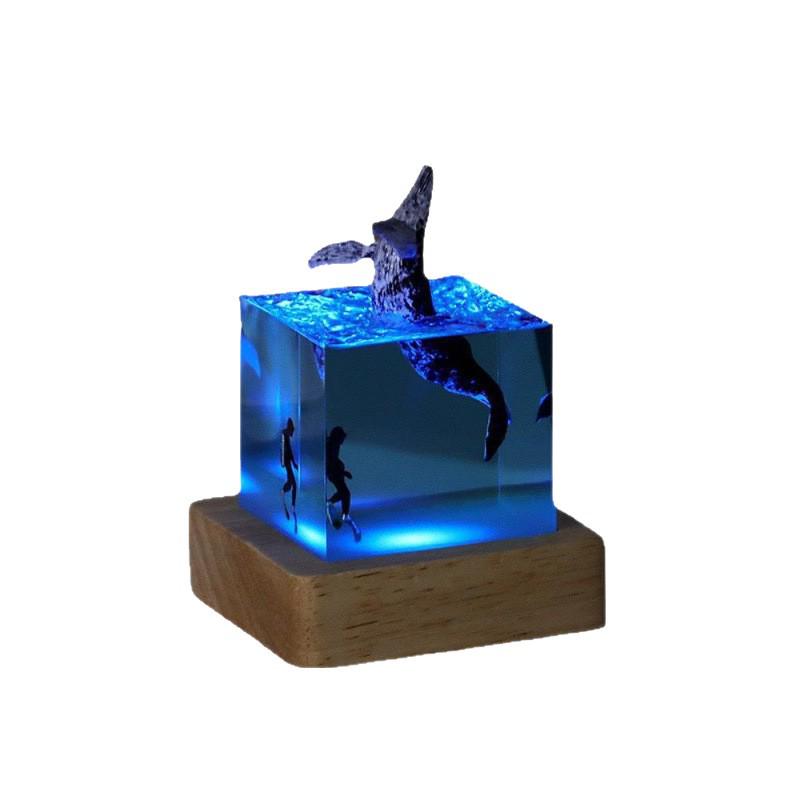 Adorno de Cubo de Resina de Ballena Jorobada Luminoso para Noche