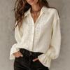 Damebluse med blonder og krage, V-hals, knapper foran, ensfarget, langermet